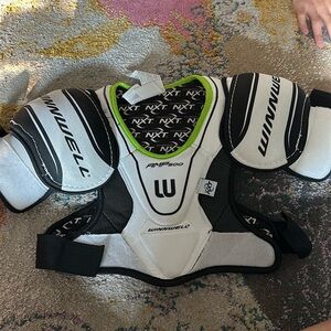 Kids hockey shoulder pads